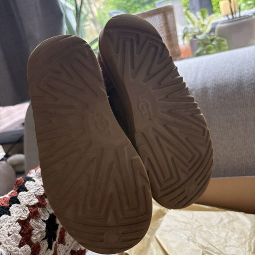 Ugg Australia Classic Chestnut Boots like new, size 32.5