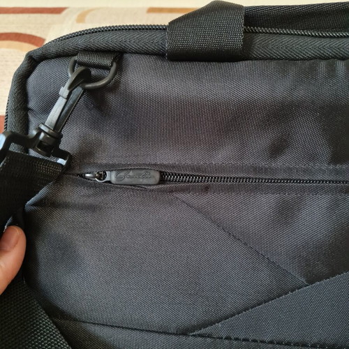 La Carrie laptop bag new, black