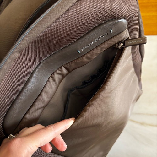 Samsonite backpack used, brown, with many compartments