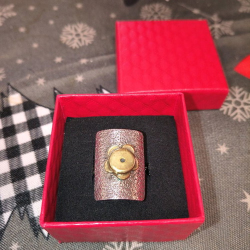 925 Silver Ring with Bronze Element like new
