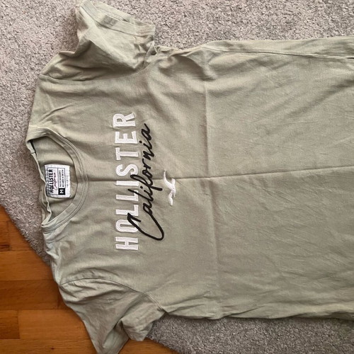 Hollister T-shirt like new, sizes S and M