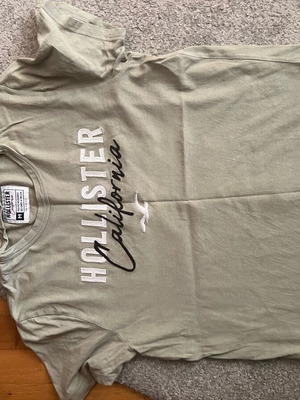 Hollister T-shirt like new, sizes S and M