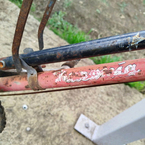 Vintage Baronia collectible bicycle used, city type, red