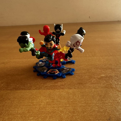 Kinder Surprise Marvel figures used