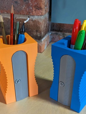 3D Printed Pencil Holder new, sharpener design