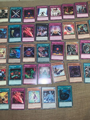 Yugioh cards 164 like new, many common and rare