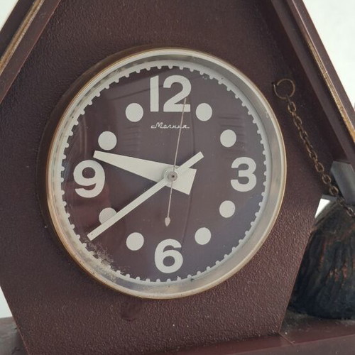 Molniya retro 1980 analog table clock
