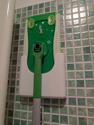 Βάση τοίχου για σκούπα Swiffer