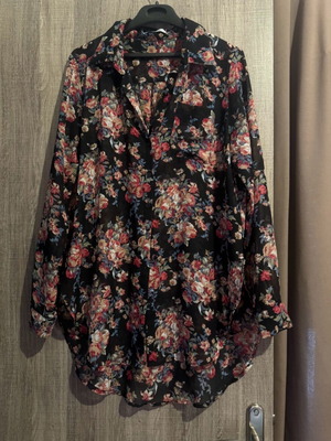 Floral shirt like new, size Large, black multicolor