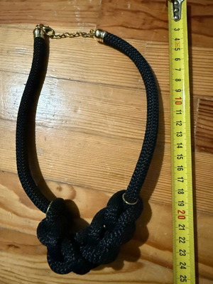 Women's necklace used