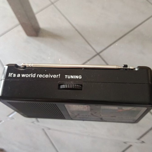 Portable radio like new with batteries and clock