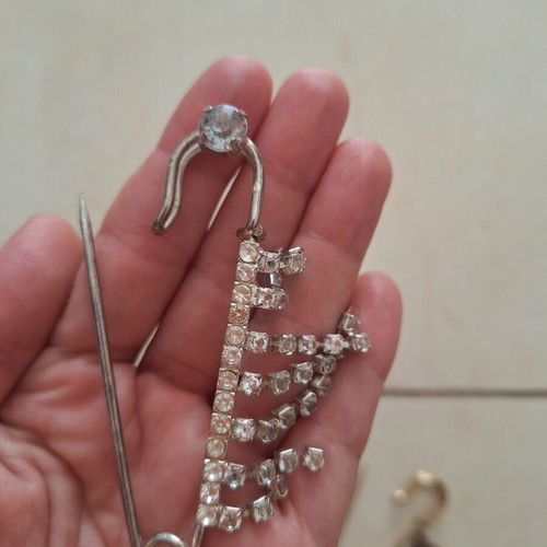 Set of two large safety pins