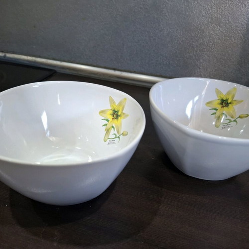 Salad bowls 2 pieces with yellow flowers like new