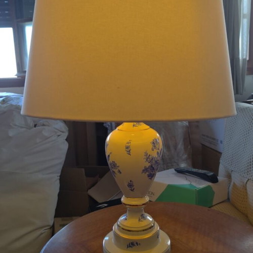 Vintage table lamp porcelain Extra like new with floral design