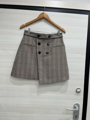 Zara women's mini checkered skirt new, asymmetrical with buttons