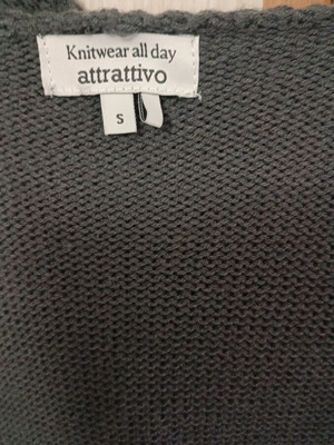 Attrattivo cardigan new with relaxed fit, size S/M