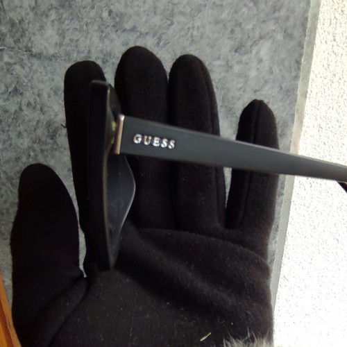 Guess sunglasses used with mirror lens and case