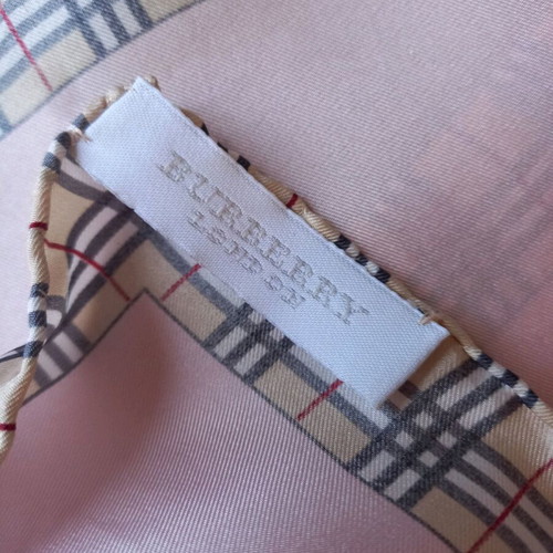 Burberry silk scarf like new, soft pink 55×55cm