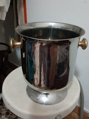 Stainless steel champagne bucket used