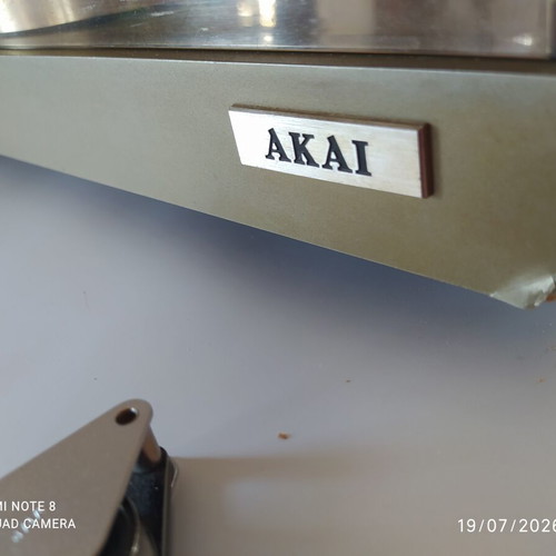 Akai AP B10C turntable used, very good condition with minor damage