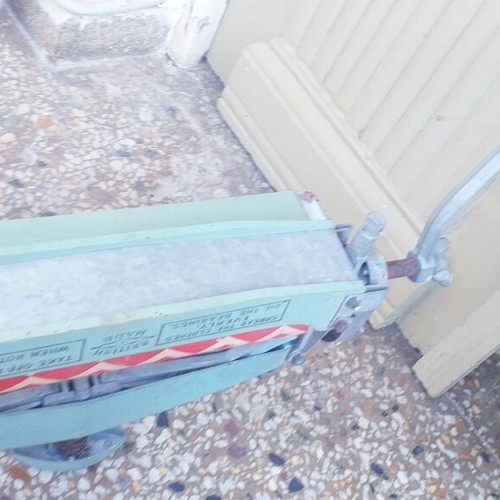 Manual Clothes Wringer Collector's Item with Crank and 2 Rollers