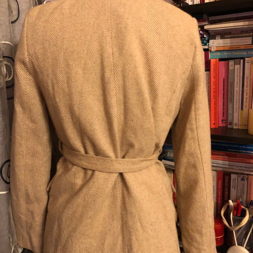 Classic beige blazer with herringbone pattern and belt like new