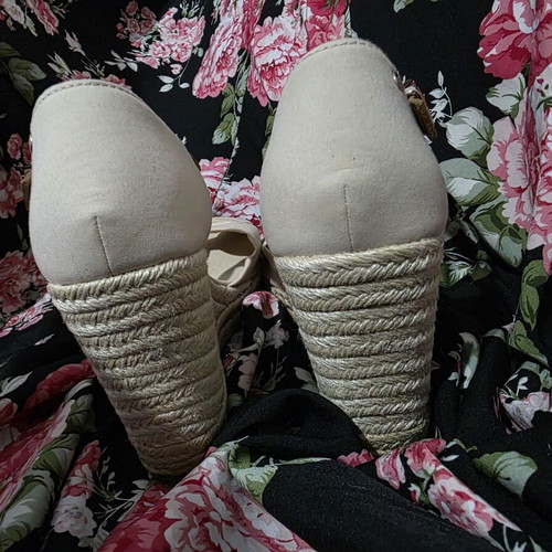 Tommy Hilfiger beige platform sandals size 40