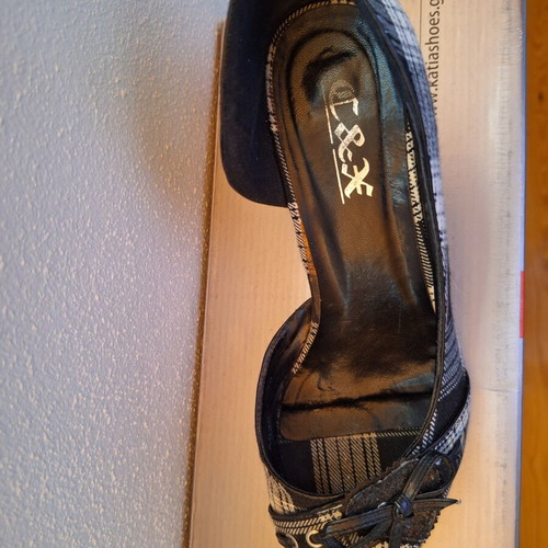 Black and white pumps, size 39