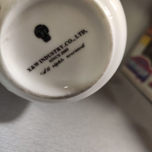 Mug with figure that undresses new with lid