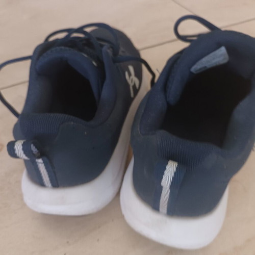 Under Armour sneakers size 8.5 blue like new