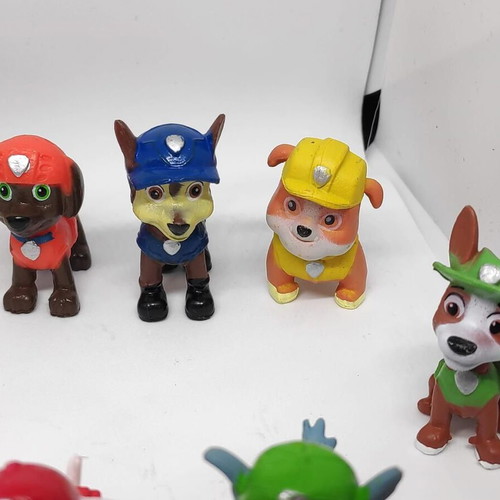 Paw Patrol collectible set of 12 figures like new