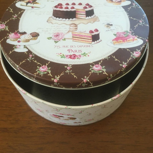 Metal round box like new 18.5x8.5 cm
