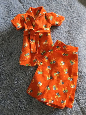 Sindy Pedigree shirt and skirt used