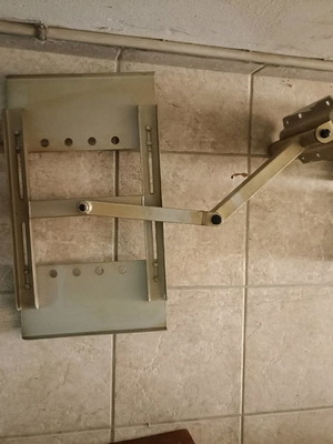 Βάσεις τηλεοράσεων σταθερές και επιτοίχιες μεταχειρισμένες πακέτο με καλώδια