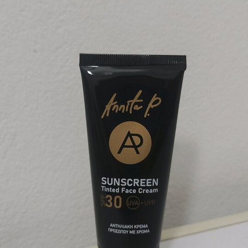 Sunscreen face cream new with SPF 30 and tinted