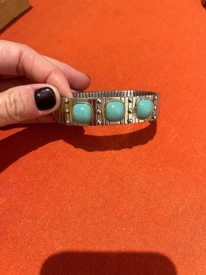 Vintage elastic bracelet with blue stones like new