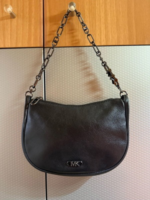 Michael Kors Kendall shoulder bag like new, black leather