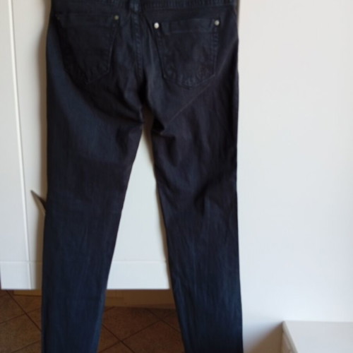 Pull & Bear black skinny jeans like new with front rips and frayed hems