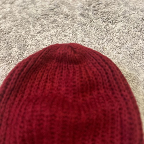 Rib knit hat in red like new, unisex, one size