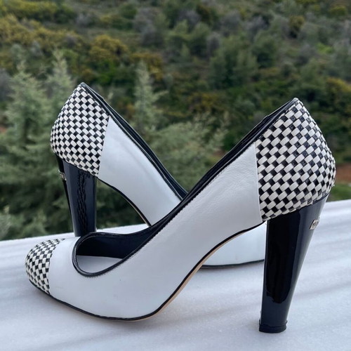 GF Ferre elegant white pumps like new, size 39