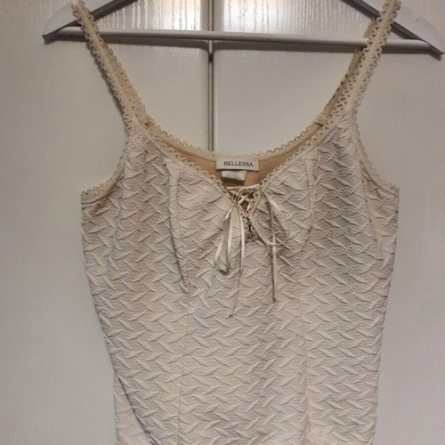 Top cream with patterns, like new, size XL