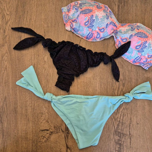 Calzedonia Brazilian bikini bottom black like new with two free bikini pieces