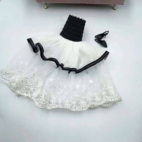 Dress and shoes for dolls like new