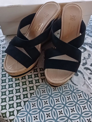Platform sandals size 37 new, 100% genuine leather, black