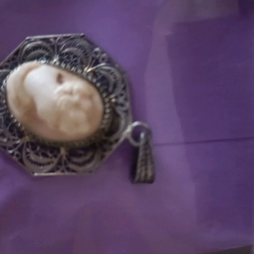 Genuine handmade Yannio Camée – vintage collectible pendant