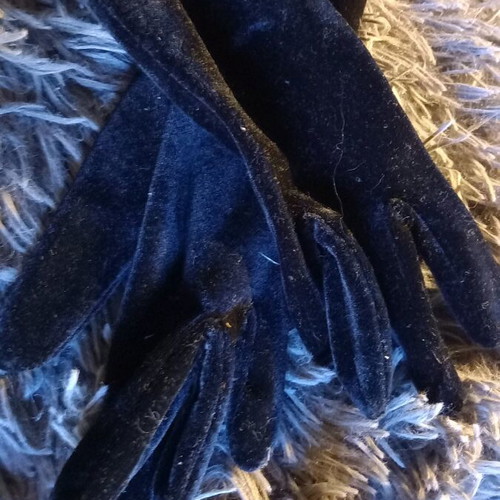 Velvet gloves like new, one size, black