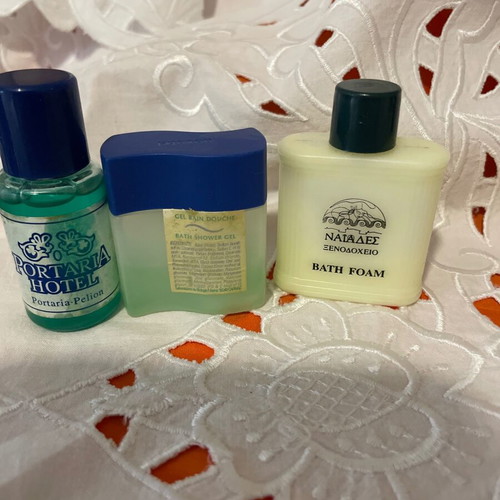 Shower and shampoo bottles collectible, pack of 10, new and full