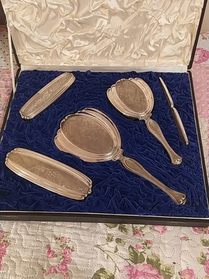Vintage silver 800 vanity set like new in luxury velvet case