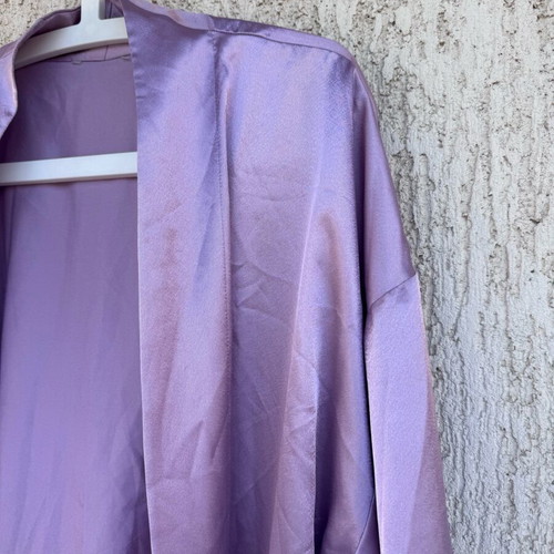Lilac satin kimono robe like new, one size, pink purple