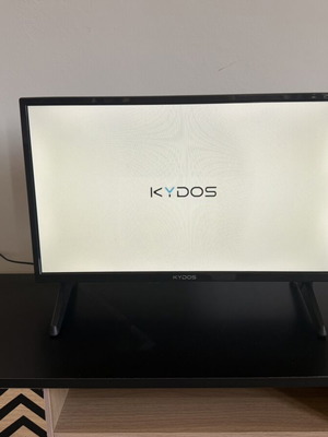 Kydos 24” HD LED TV like new with remote